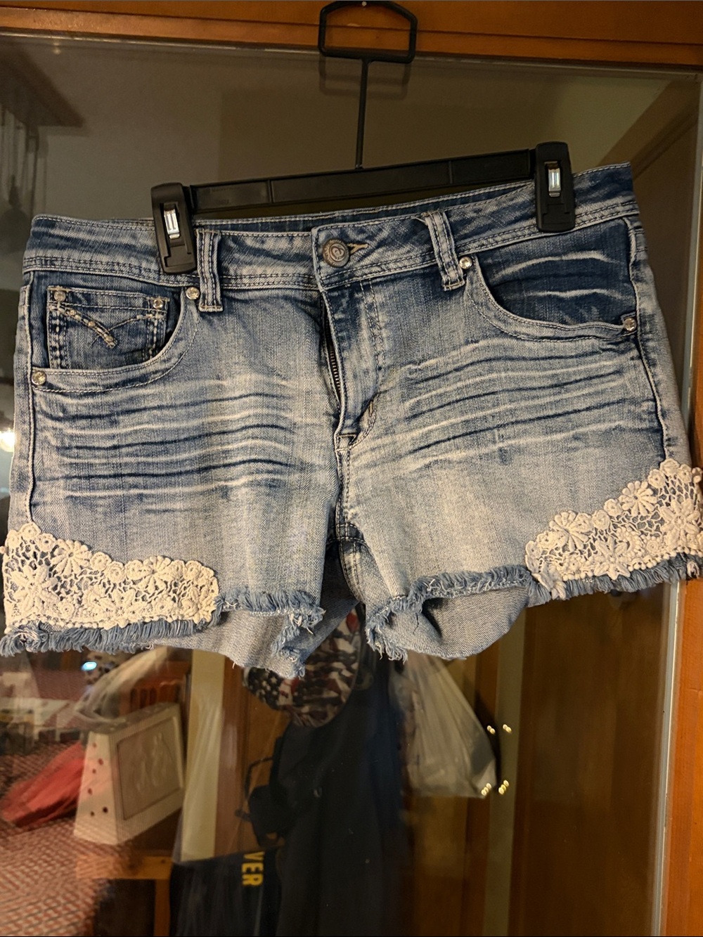 Women’s Super Cute Size 32 Shyanne denim shorts
